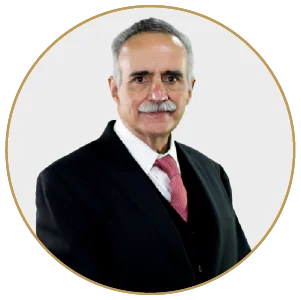 Fotografía del Dr. Eduardo Preciado Briseño, docente de Derecho Civil y Mercantil con experiencia jurídica en banca y posgrado.