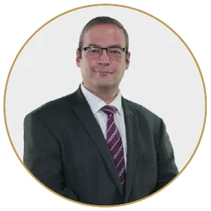 Fotografía del Dr. Juan Manuel Otero Varela, docente de Derecho Administrativo y Fiscal e investigador en derecho.