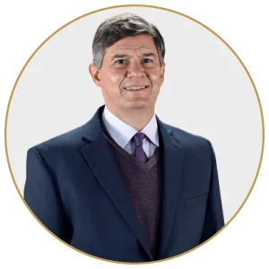 Docente Guillermo Benavides Perales de Política fiscal y marco tributario – Maestría en Impuestos UP